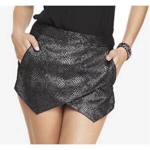 Express Women’s Black Metallic Snakeskin Skort Size 00 NEW